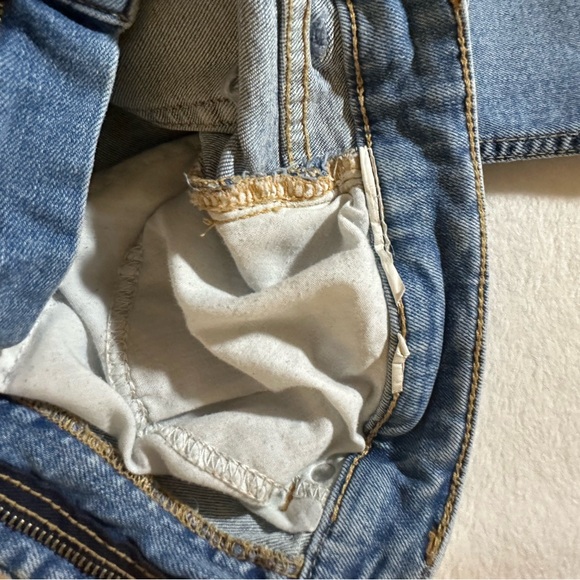 ZARA Size 8 Straight Leg Medium Wash Jeans Raw Frayed Hem - Picture 4 of 11